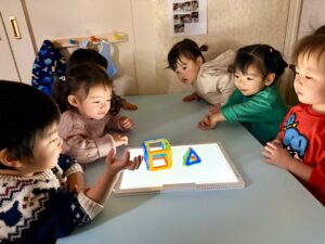 The Meguro Campus, located in a quiet residential area surrounded by greenery in central Tokyo, provides a warm, home-like environment for children from 18 months of age