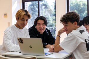 The Bunkyo Campus specializes in high school education, equipped with advanced ICT facilities and a theater box for enriched learning experiences
